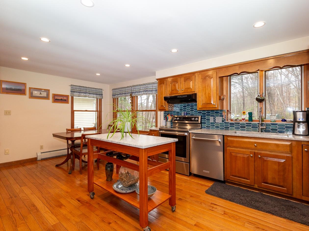 8 Laurel Lane Stratham, NH 03885 - Photo 5 of 32