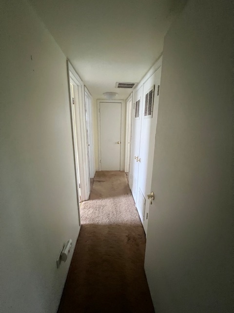 546 Yarmouth Road Elk Grove Village, IL 60007 - Photo 11 of 18 a view of a hallway