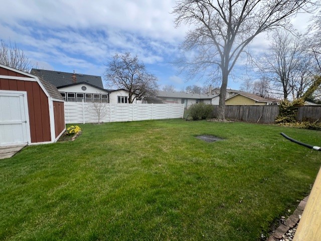 546 Yarmouth Road Elk Grove Village, IL 60007 - Photo 18 of 18 a view of a back yard of the house