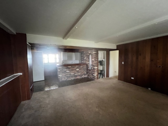 546 Yarmouth Road Elk Grove Village, IL 60007 - Photo 2 of 18 a view of an empty room with closet and window