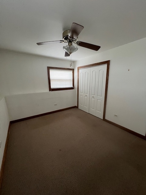 546 Yarmouth Road Elk Grove Village, IL 60007 - Photo 5 of 18 a view of a livingroom with a ceiling fan and window