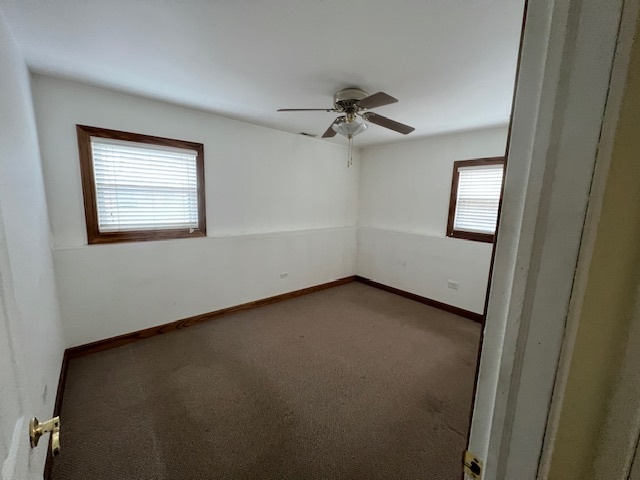 546 Yarmouth Road Elk Grove Village, IL 60007 - Photo 6 of 18 an empty room with a window