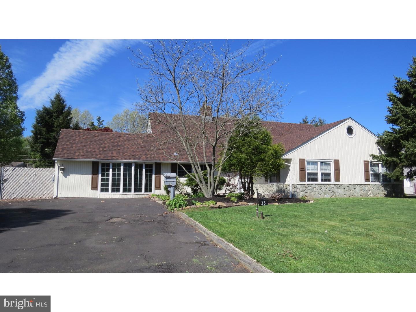 35 Silverspruce Road Levittown, PA 19056 - Photo 1 of 24 Gallery Image 1