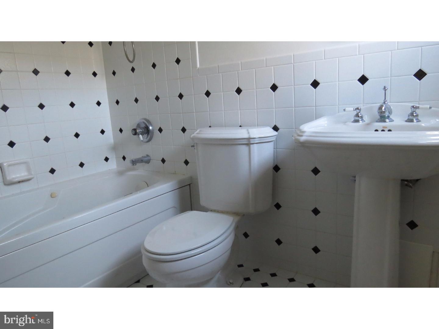 35 Silverspruce Road Levittown, PA 19056 - Photo 16 of 24 Gallery Image 16