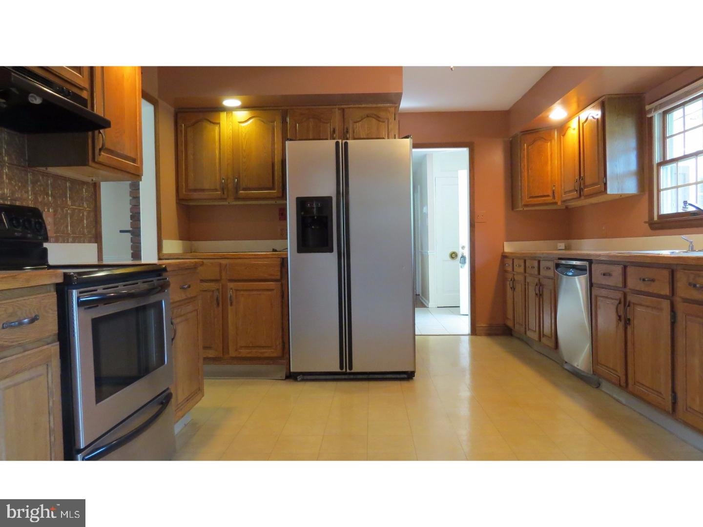 35 Silverspruce Road Levittown, PA 19056 - Photo 5 of 24 Gallery Image 5