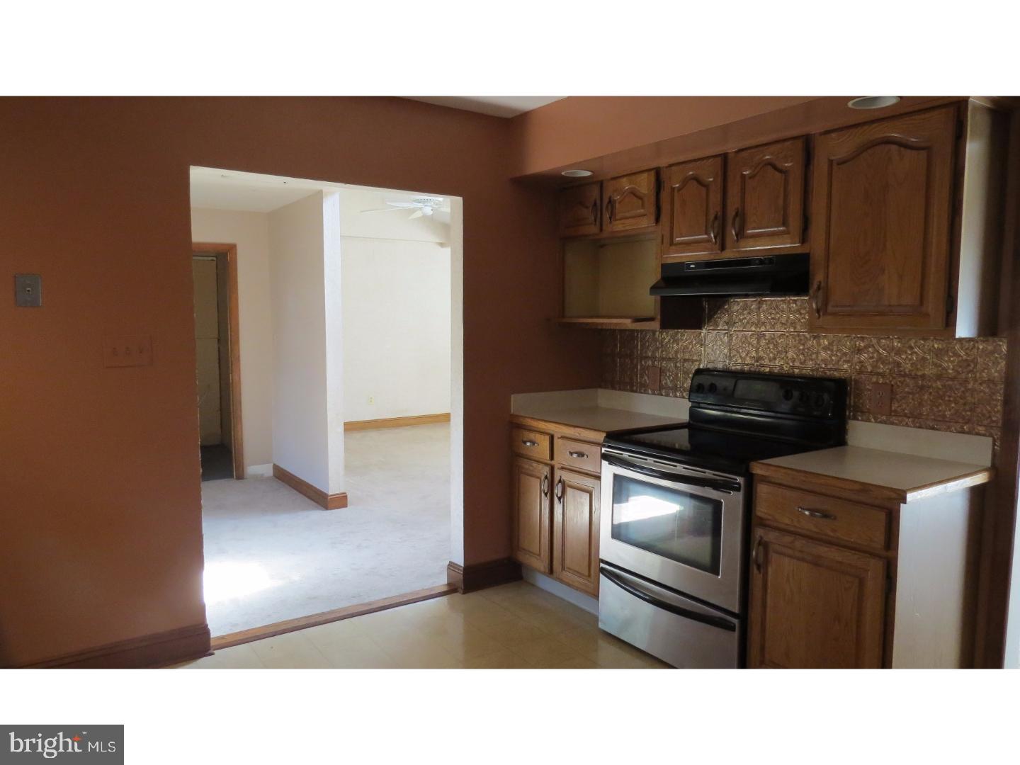 35 Silverspruce Road Levittown, PA 19056 - Photo 6 of 24 Kitchen