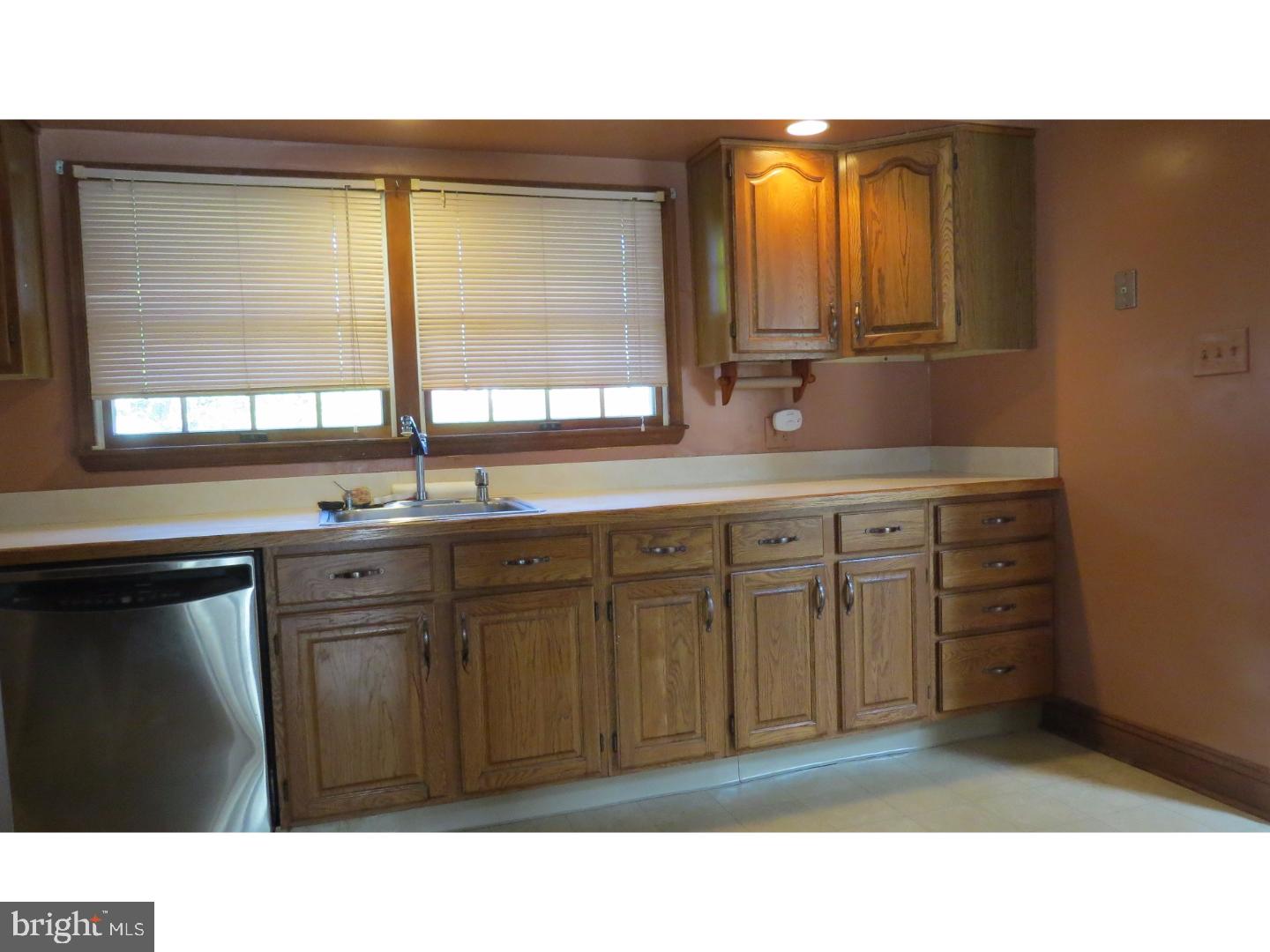 35 Silverspruce Road Levittown, PA 19056 - Photo 7 of 24 Kitchen
