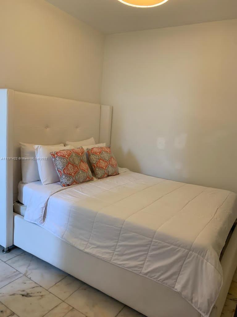 Flamingo-Lummus Miami Beach, FL 33139 - Photo 7 of 8 a bedroom with a bed and a window