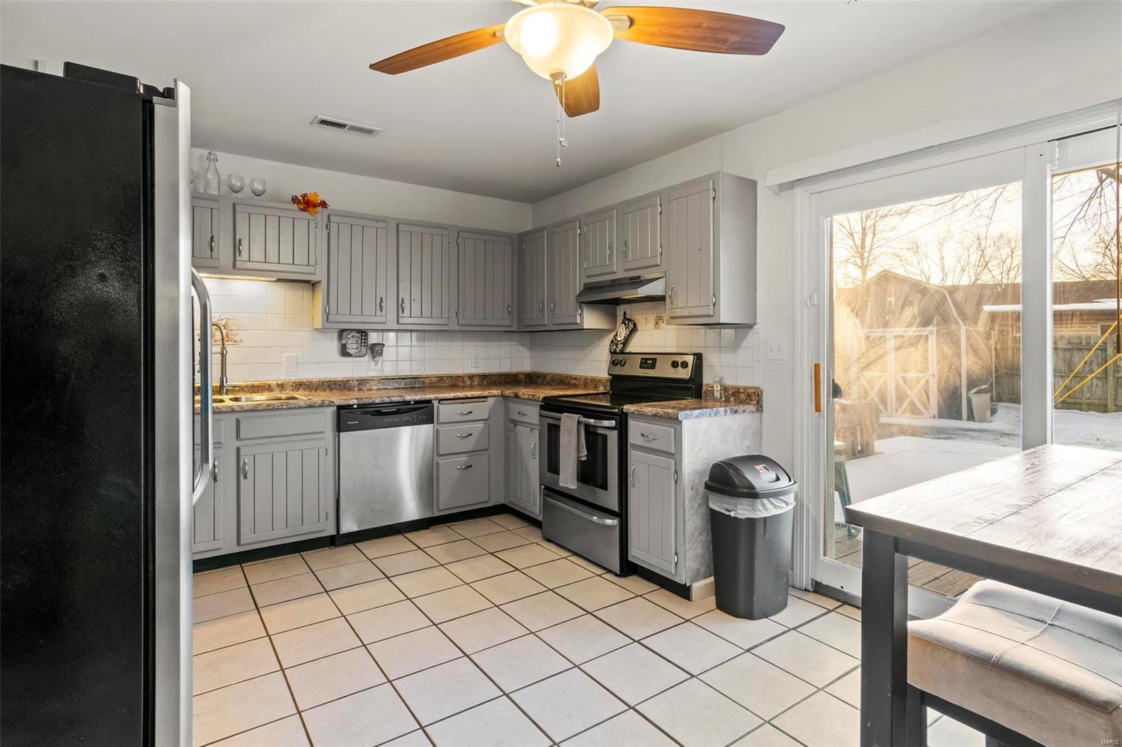 142 Union Hill Road Fairview Heights, IL 62208 - Photo 9 of 27 Gallery Image 9