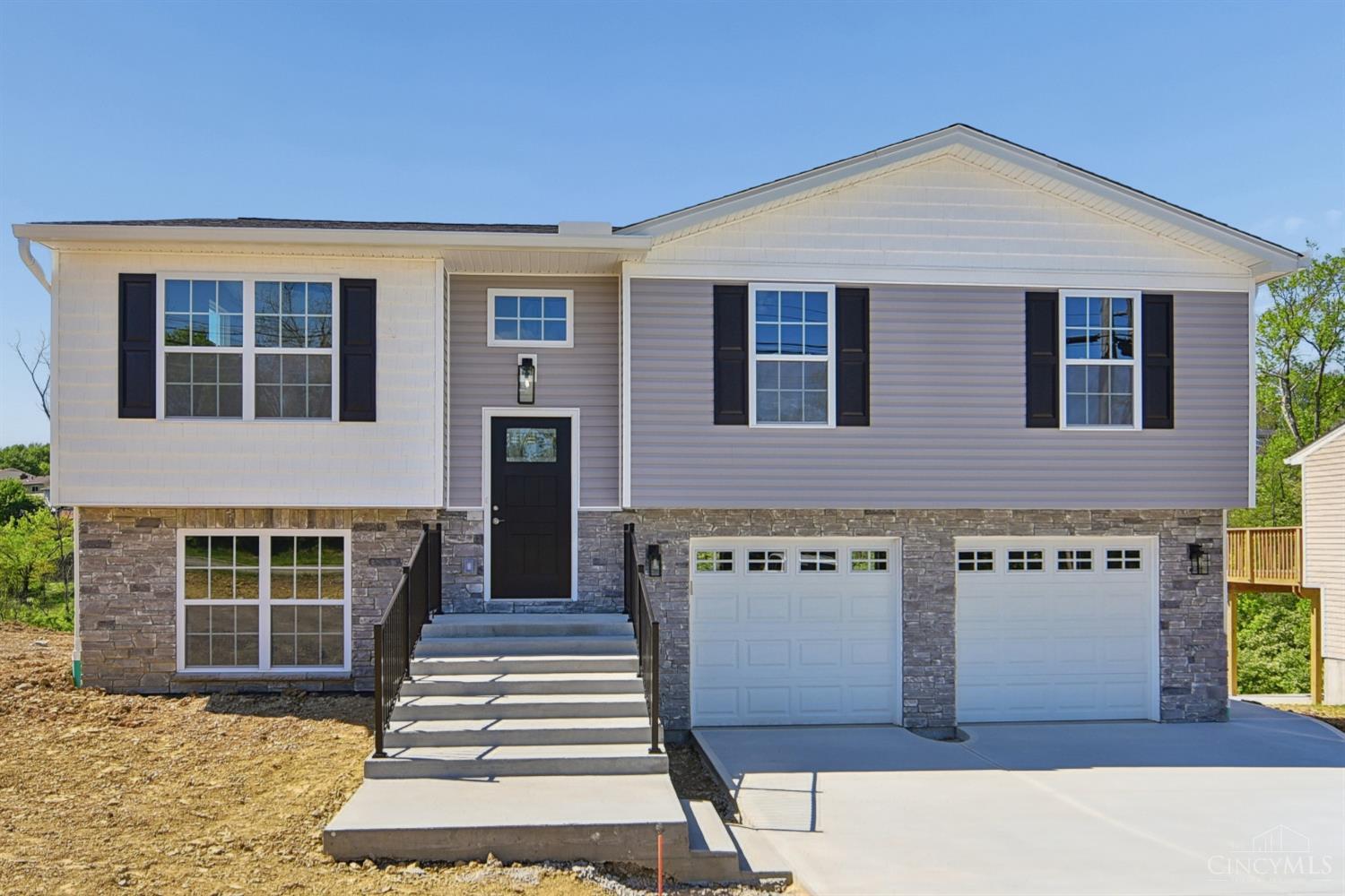 1115 Compton Road Cincinnati, OH 45231 - Photo 1 of 47