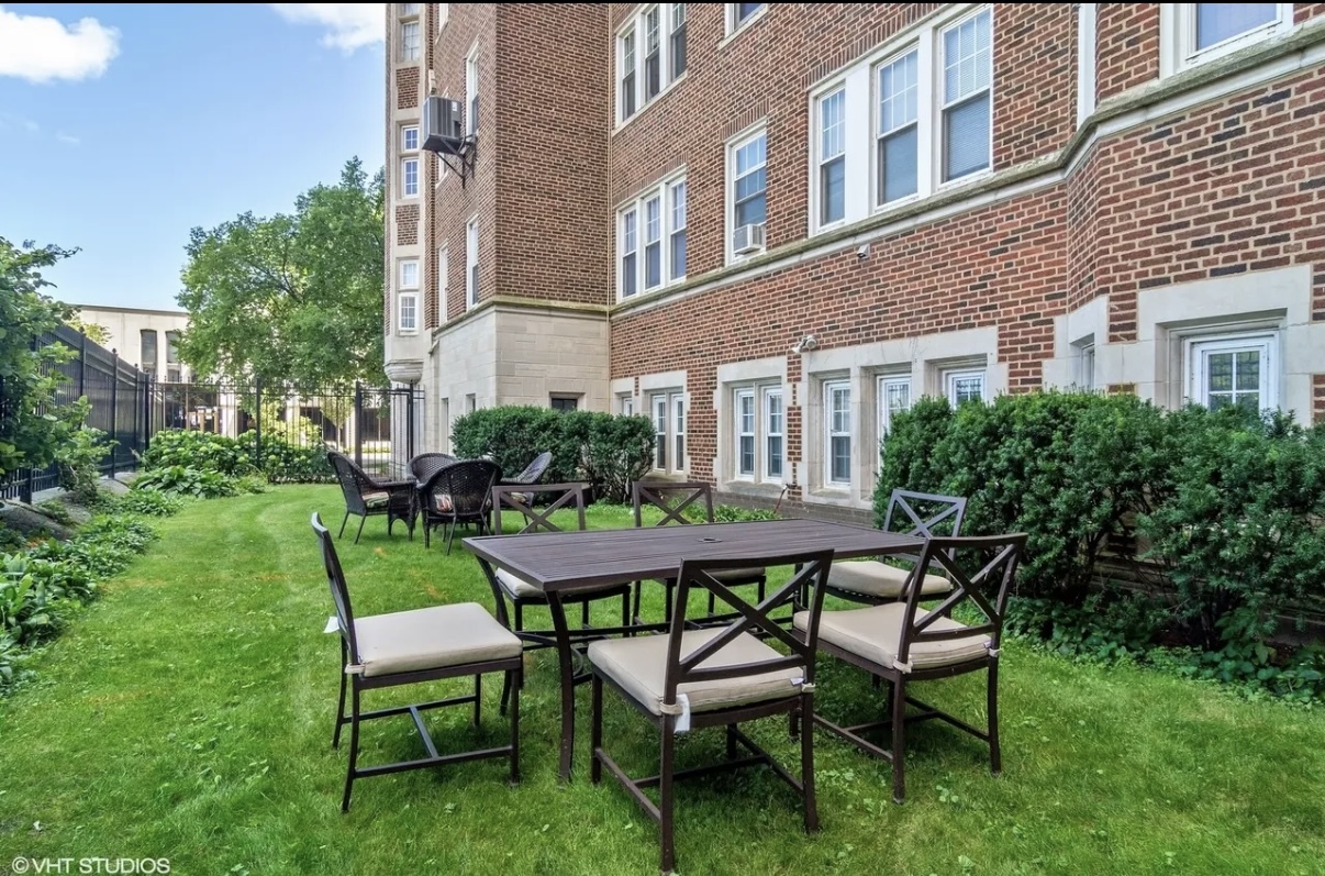 6334 North Sheridan Road, Unit 3E Chicago, IL 60660 - Photo 39 of 39 a view of a house with backyard and sitting area