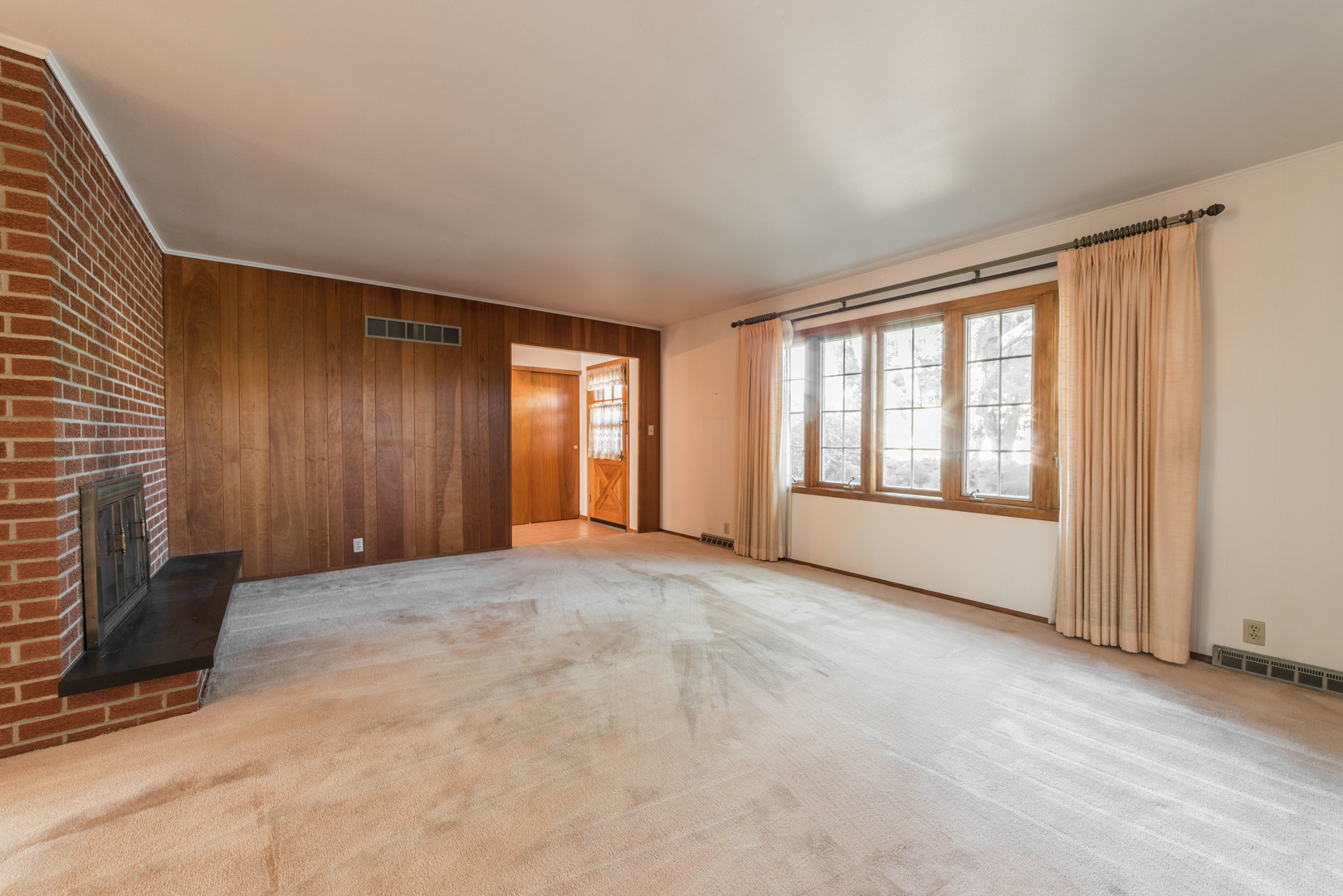 1012 Normal Road DeKalb, IL 60115 - Photo 4 of 33