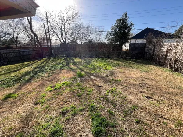 $1,500 | 817 Lilac Lane, Mesquite, TX 75149