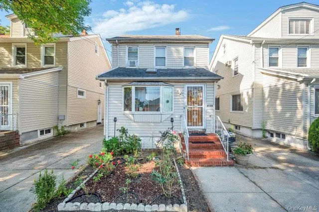 $948,888 | 81-08 164th Place | Hillcrest