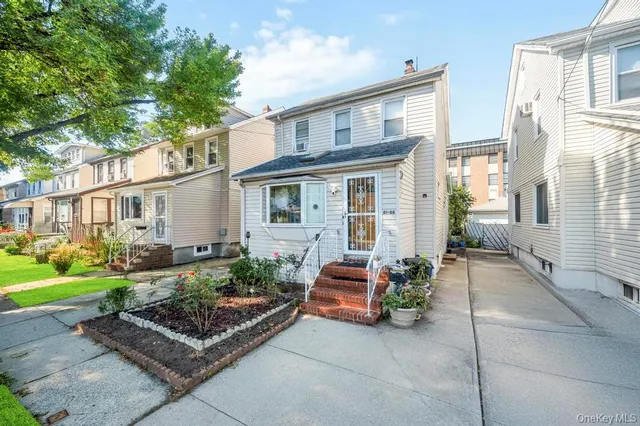 $948,888 | 81-08 164th Place | Hillcrest