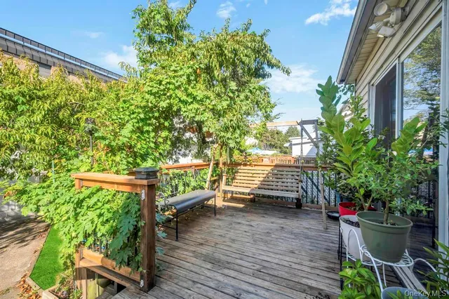 $948,888 | 81-08 164th Place | Hillcrest