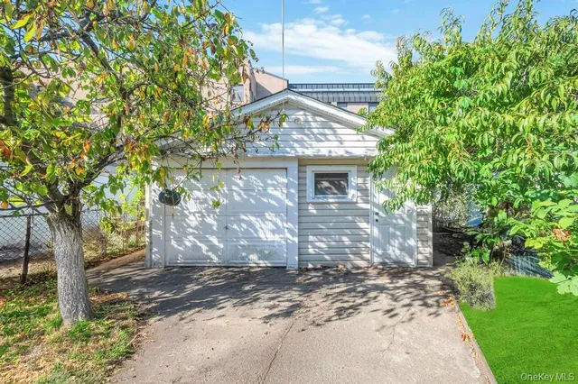 $948,888 | 81-08 164th Place | Hillcrest