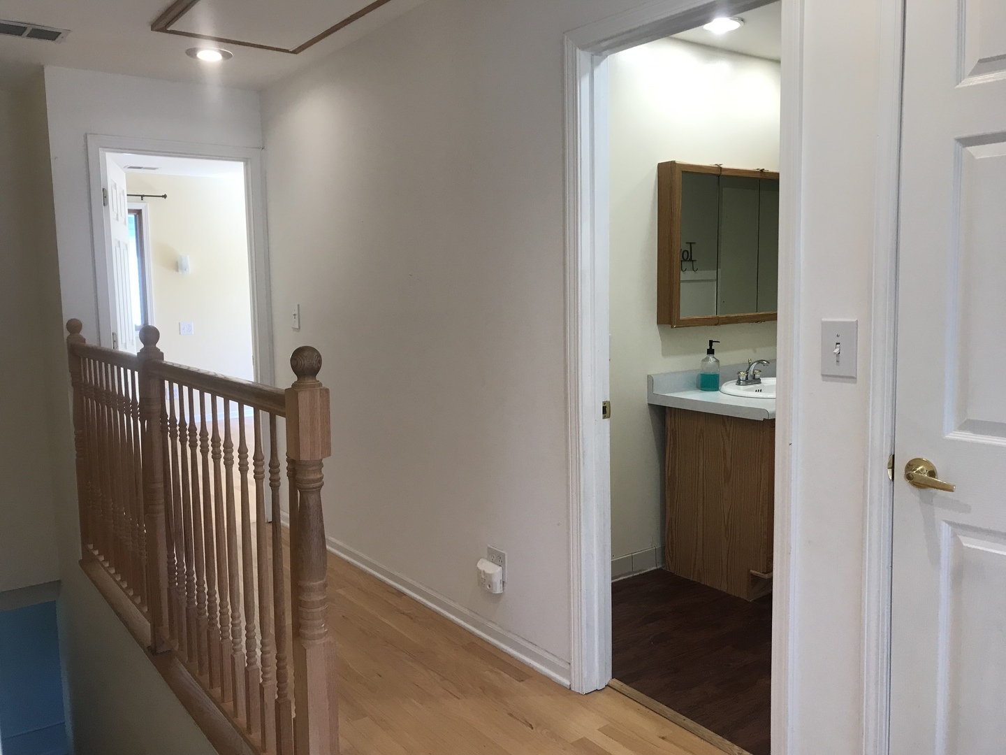 1009 Whitfield Road Northbrook, IL 60062 - Photo 13 of 25 a view of a bathroom from a hallway