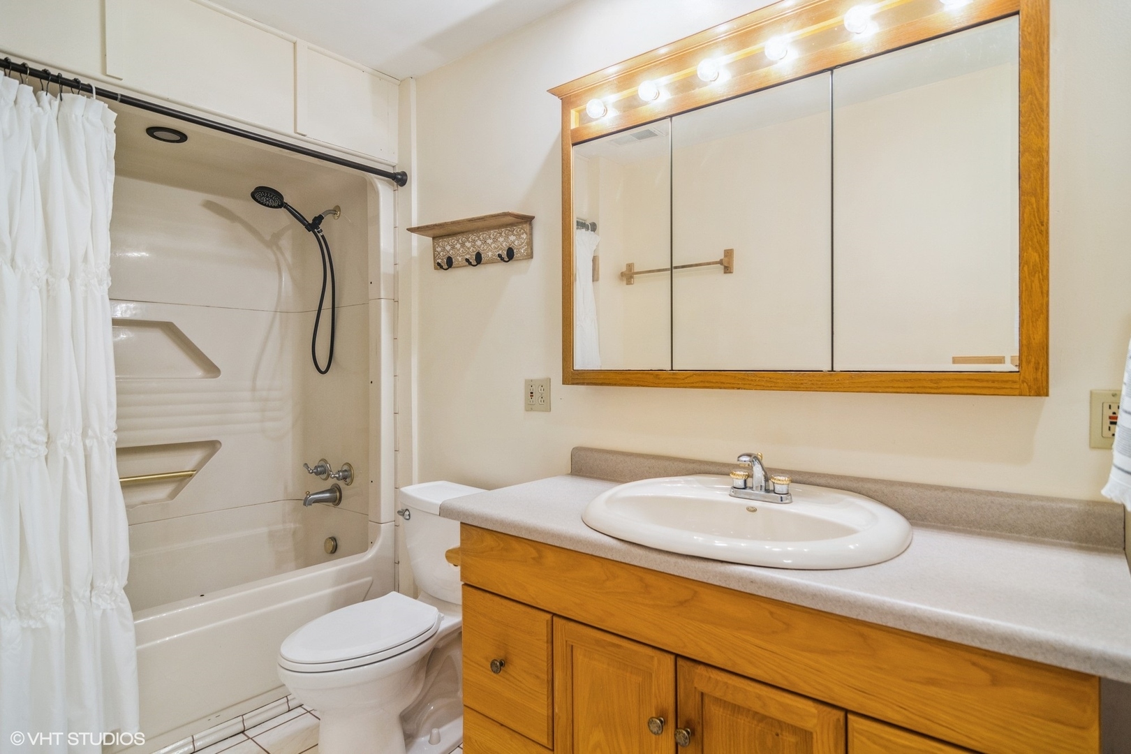 1009 Whitfield Road Northbrook, IL 60062 - Photo 14 of 25 a bathroom with a sink toilet and shower