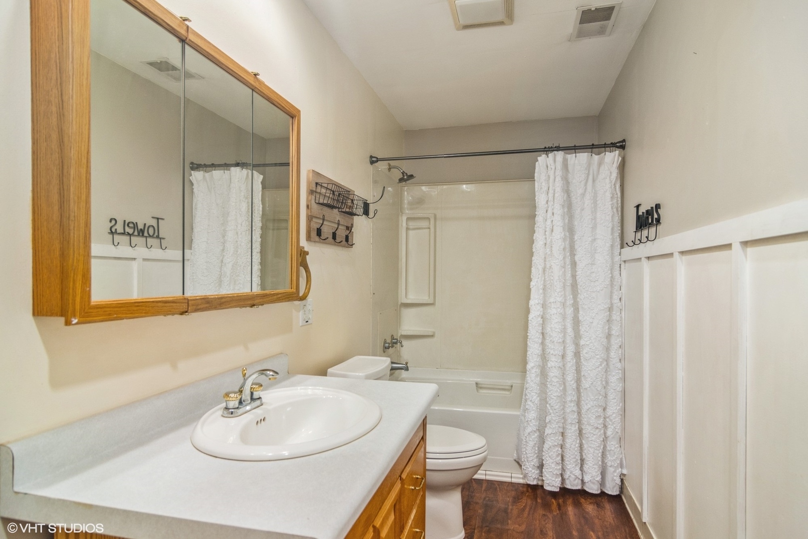 1009 Whitfield Road Northbrook, IL 60062 - Photo 17 of 25 a bathroom with a sink toilet and shower