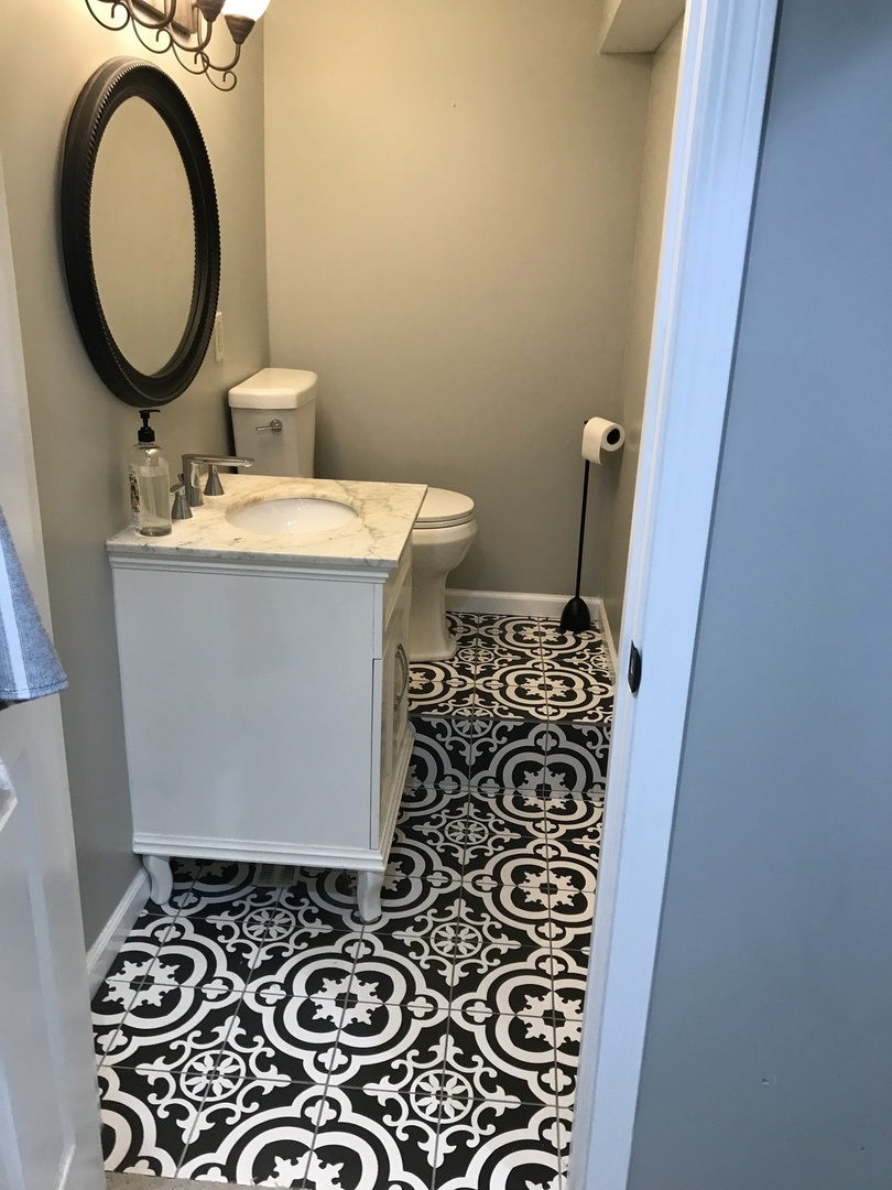 1009 Whitfield Road Northbrook, IL 60062 - Photo 22 of 25 a bathroom with a sink and a mirror