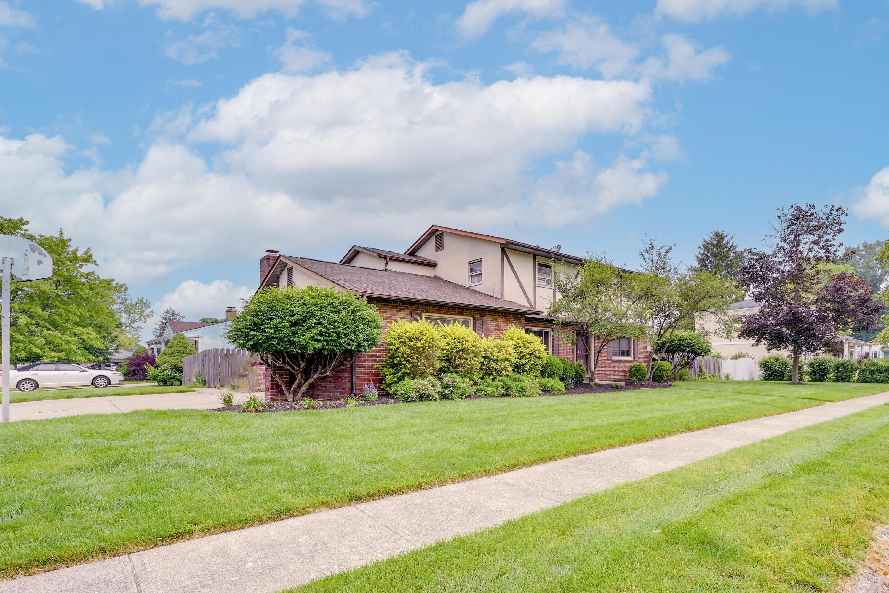 4909 Vanlear Road Columbus, OH 43229 - Photo 3 of 34 4909 Vanlear Rd Columbus OH 43229 USA-00