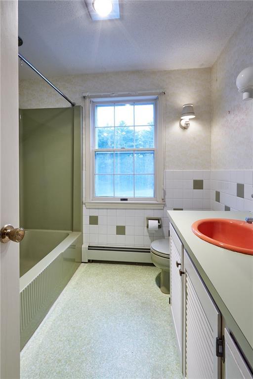 38 Lewis Point Road Newcastle, ME 04553 - Photo 26 of 35 Second floor bath