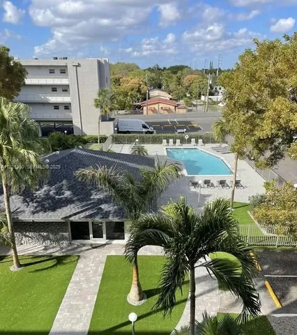 $1,900 | 1595 Northeast 135th Street, Unit 339, North Miami, FL 33161