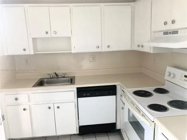 $1,900 | 1595 Northeast 135th Street, Unit 339, North Miami, FL 33161