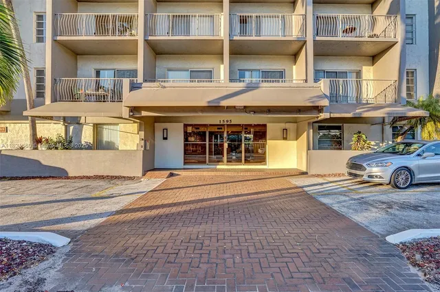 $1,900 | 1595 Northeast 135th Street, Unit 339, North Miami, FL 33161
