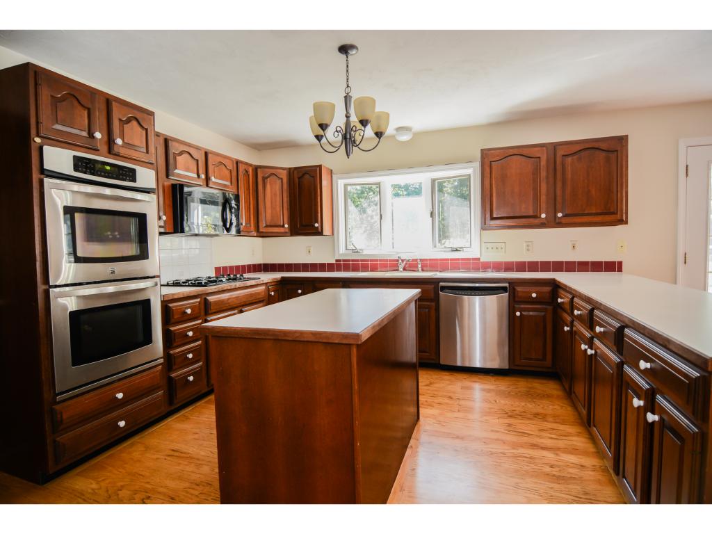 93 Tallant Road Pelham, NH 03076 - Photo 5 of 15