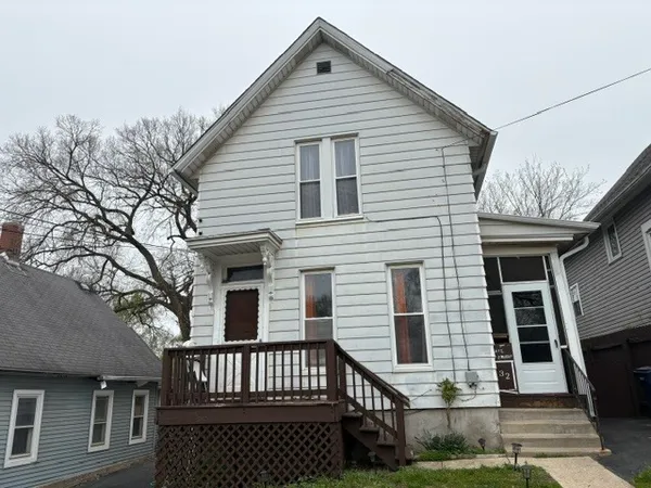 $215,000 | 32 Daniels Avenue, Elgin, IL 60120