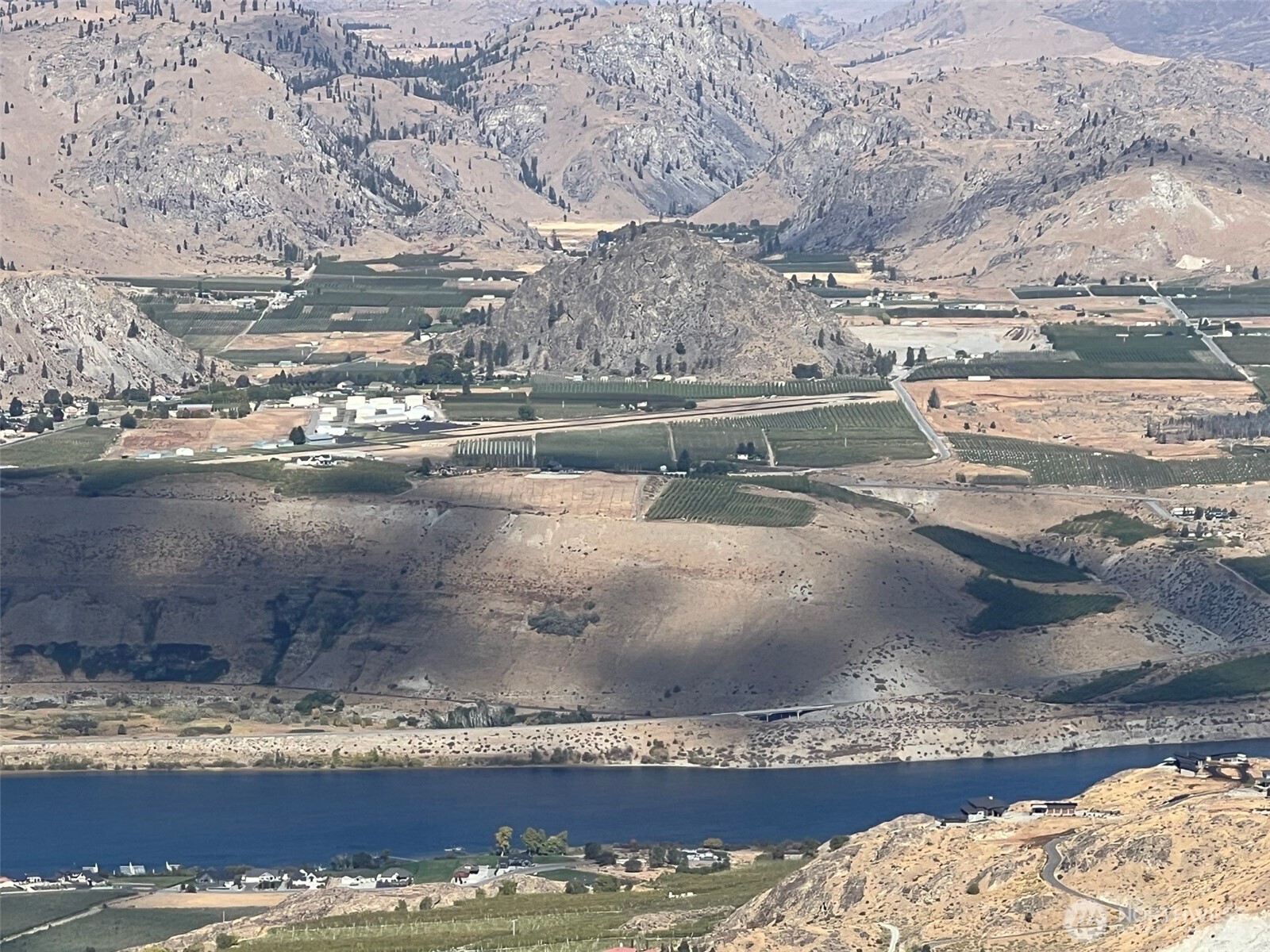 -nna Nna Mountain Spring Road Orondo, WA 98843 - Photo 3 of 15 a view of a water fountain