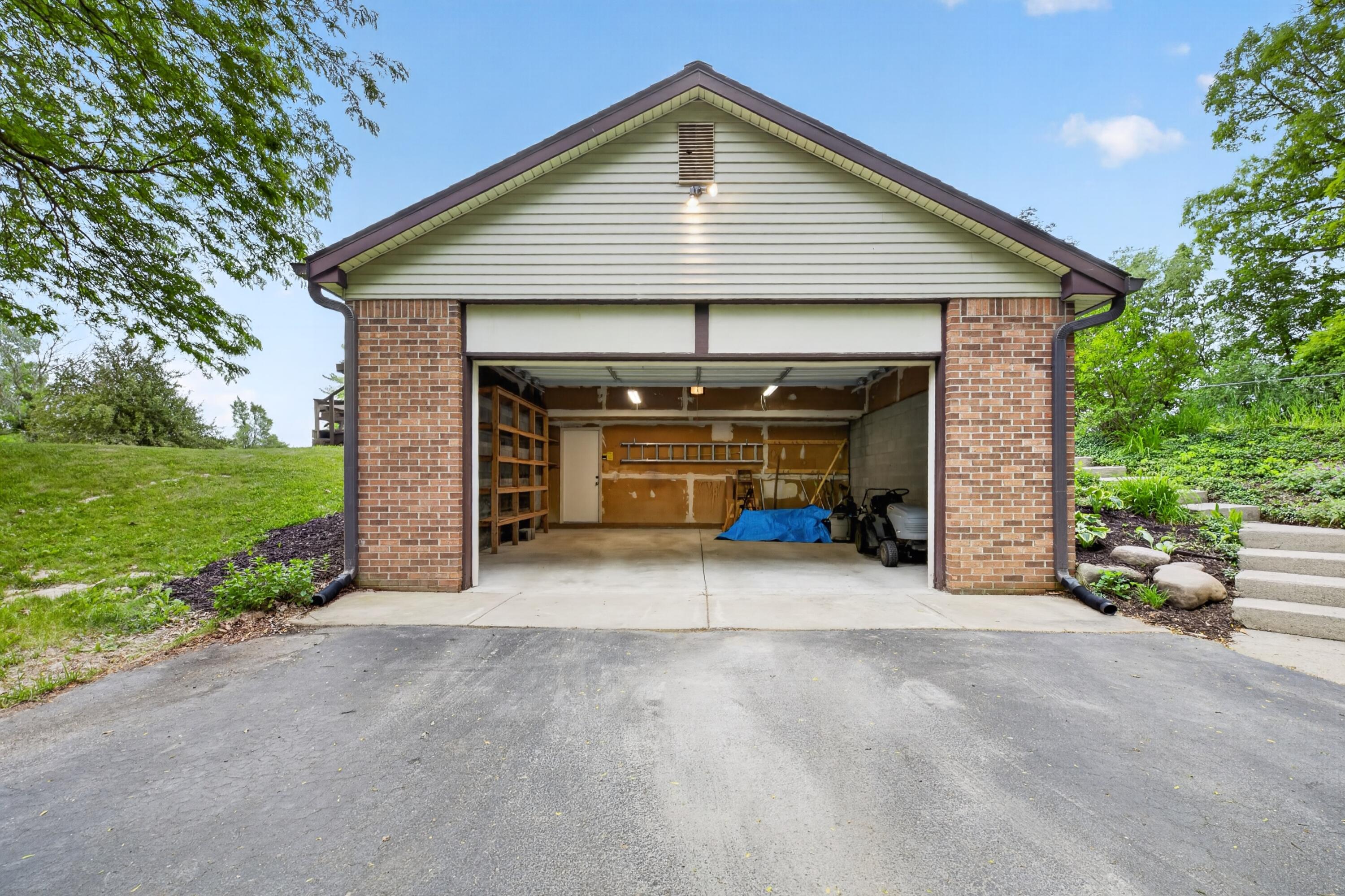 10311 Warner Road Milan, MI 48160 - Photo 46 of 84 Garage exterior