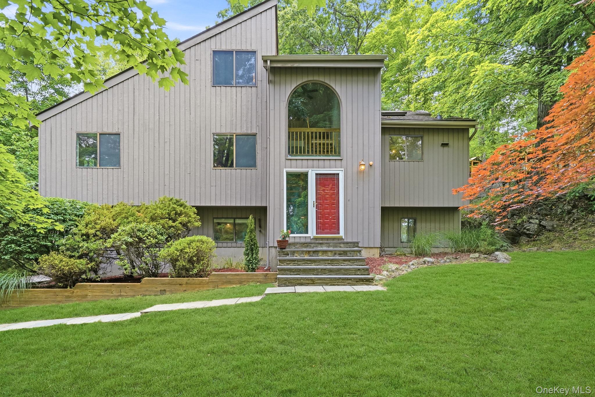 43 Powder Horn Road Cortlandt Manor, NY 10567 - Photo 1 of 35 Welcome to 43 Powder Horn! The home sits on almost an acre, on a desirable cul-de-sac in Cortlandt Manor