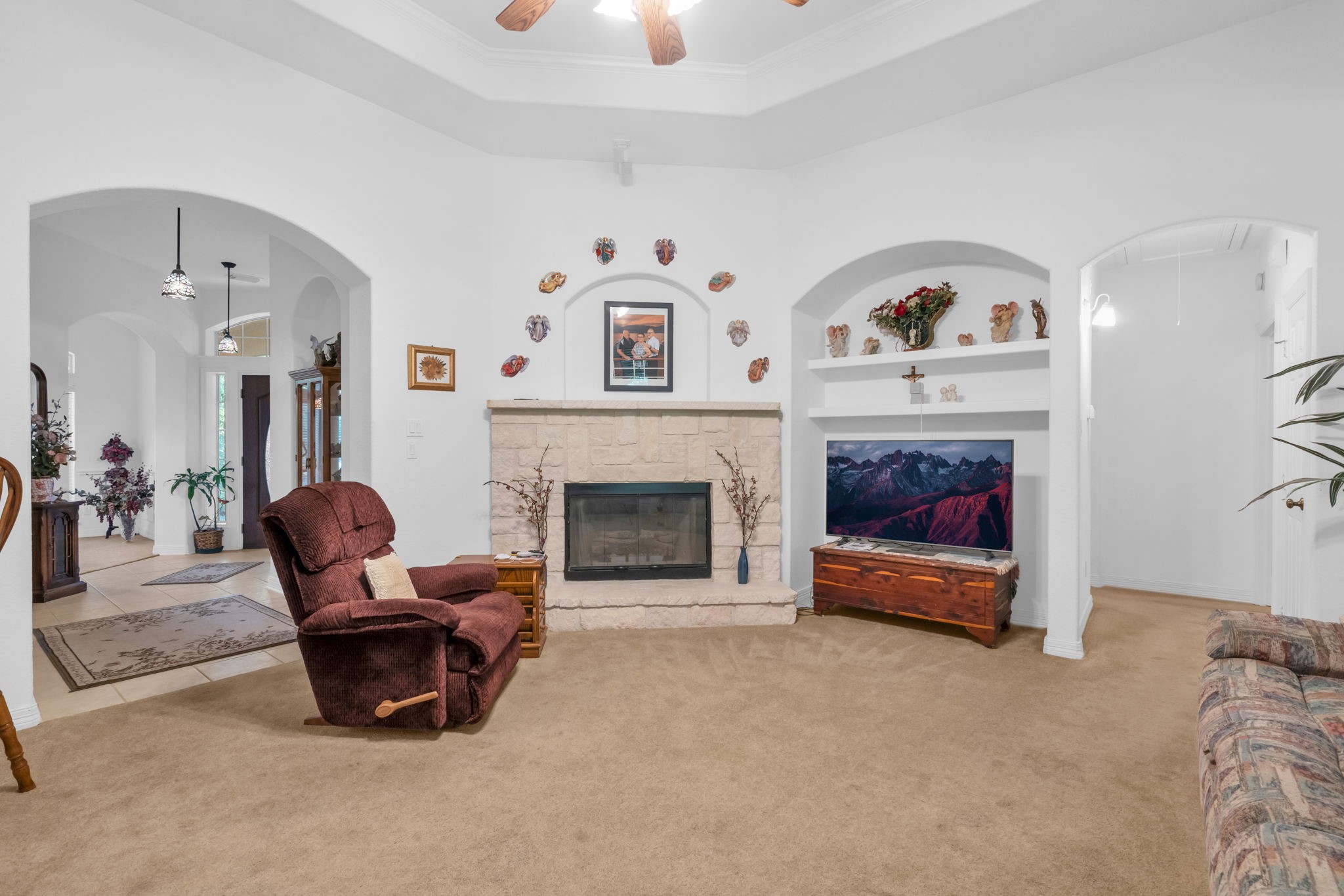 15501 Victoria's Way Montgomery, TX 77316 - Photo 14 of 36 Living room open to entry.