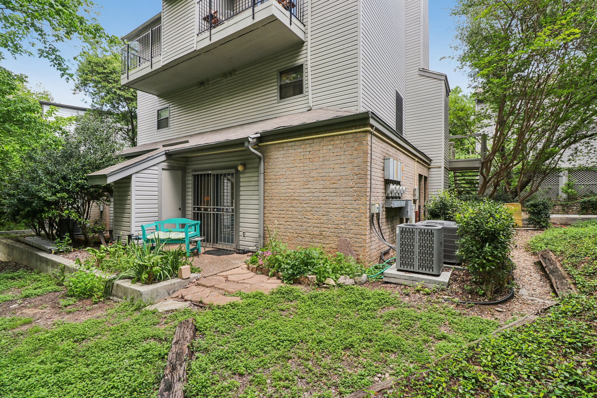 802 South 1st Street, Unit 121 Austin, TX 78704 - Photo 10 of 12 a front view of a house with garden