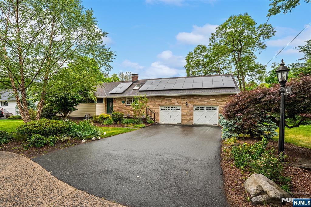 226 Mulberry Place Ridgewood, NJ 07450 - Photo 3 of 46