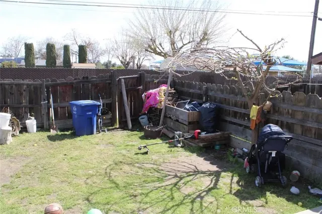 $219,900 | 241 Hull Avenue, Madera, CA 93638