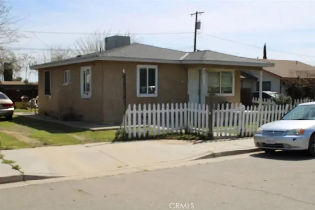 $219,900 | 241 Hull Avenue, Madera, CA 93638