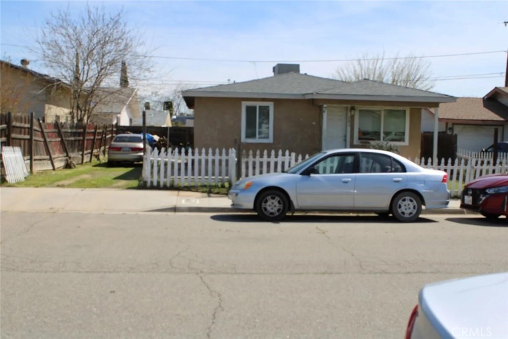 241 Hull Avenue Madera, CA 93638 - Photo 3 of 21