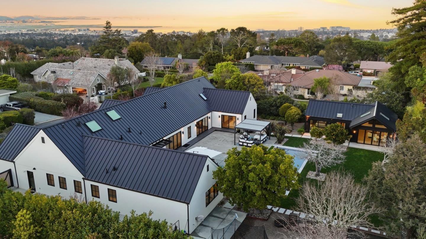 588 Craig Road Hillsborough, CA 94010 - Photo 12 of 43