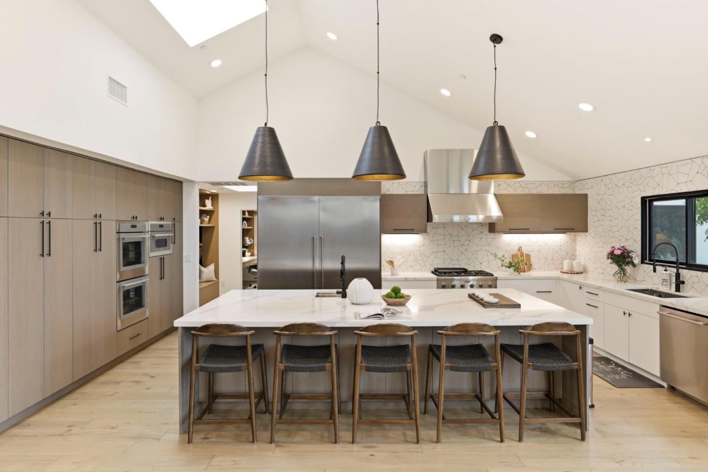 588 Craig Road Hillsborough, CA 94010 - Photo 23 of 43