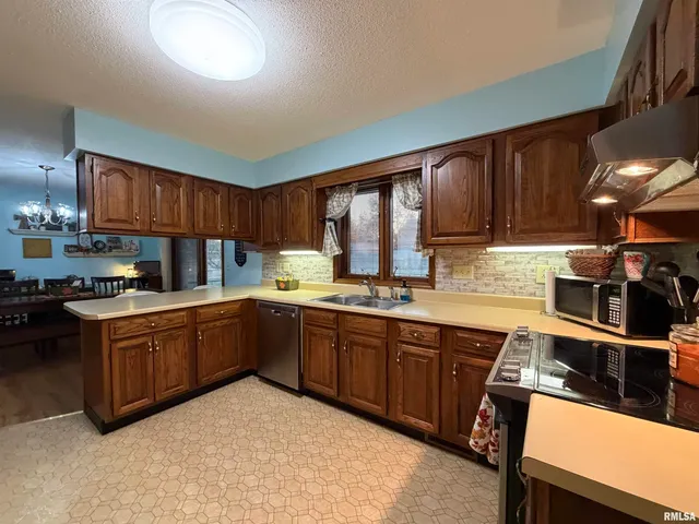 $229,900 | 206 Daras Drive, Carmi, IL 62821