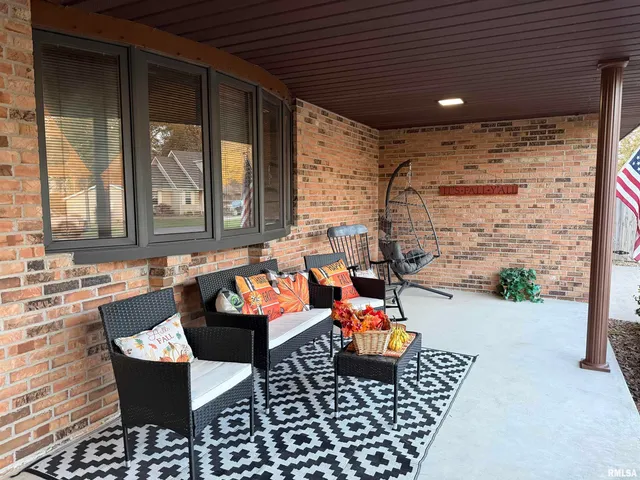 $229,900 | 206 Daras Drive, Carmi, IL 62821