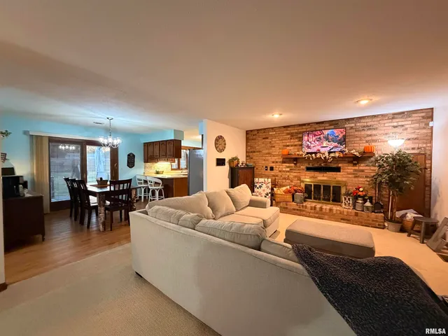 $229,900 | 206 Daras Drive, Carmi, IL 62821