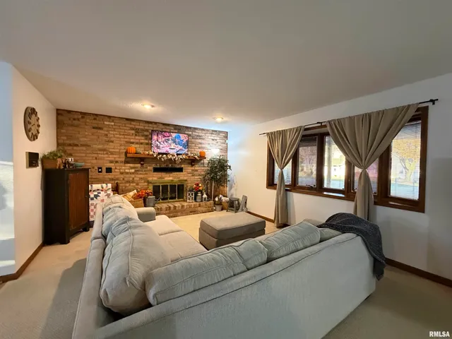 $229,900 | 206 Daras Drive, Carmi, IL 62821