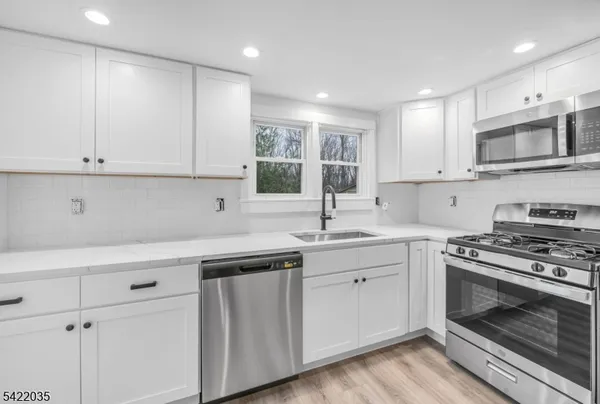 $3,000 | 82 Boonton Avenue, Kinnelon, NJ 07405