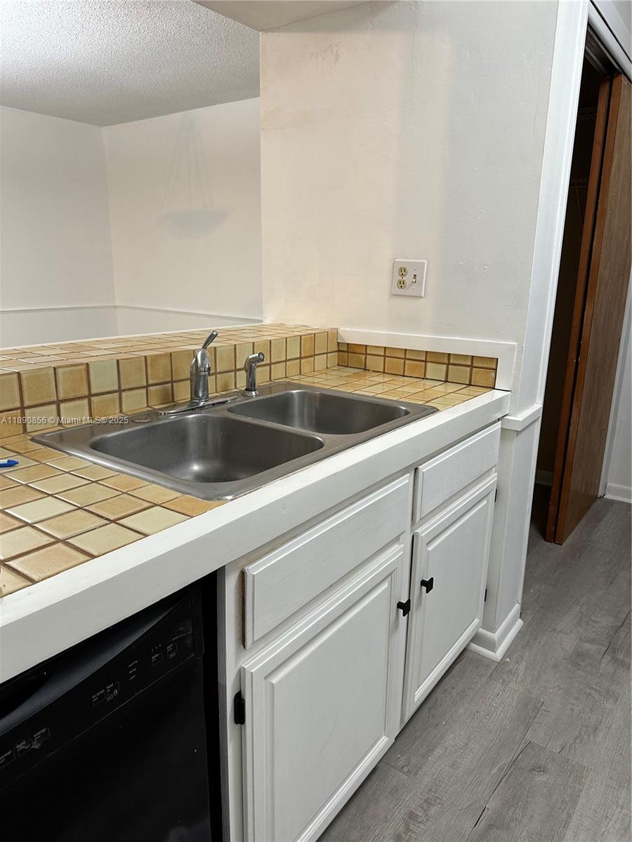 2816 Southwest 14th Drive, Unit 2816 Gainesville, FL 32608 - Photo 3 of 11