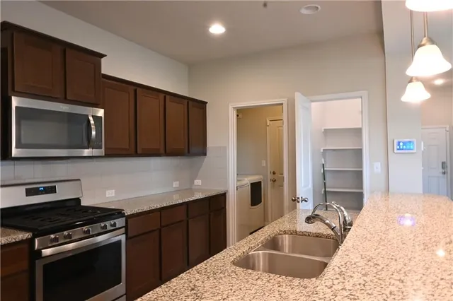 $2,395 | 124 Gray Wolf Drive, San Marcos, TX 78666